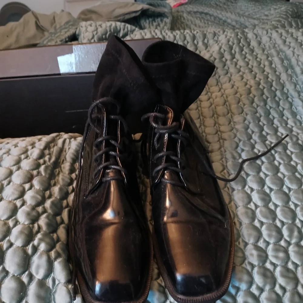 Boots - Picture 3 of 4